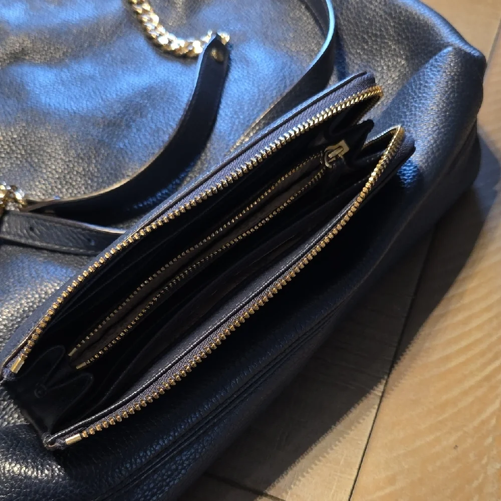 Leather Shoulder Bag with Gold Chain Strap - Navy With Matching Wallet - Picture 3 of 6
